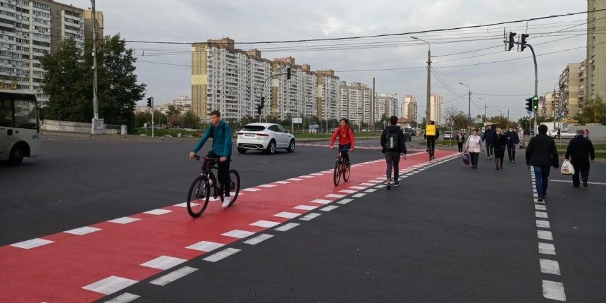 На улице Марины Цветаевой после ремонта дороги возобновили велосипедные переезды
