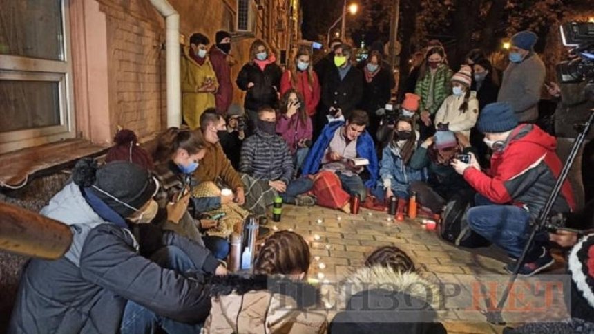 В центре Киева прошли чтения при свечах запрещенной книги «Дело Василия Стуса»