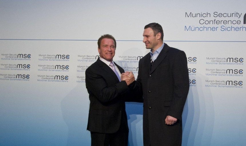 Шварценеггер поздравил Кличко с результатами выборов мэра
