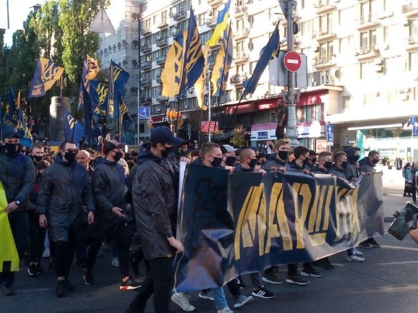 В Киеве в честь Дня защитника проходит марш УПА: фото 