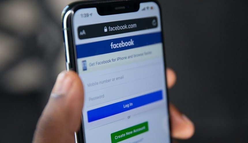 В работе Facebook и Instagram произошли массовые сбои