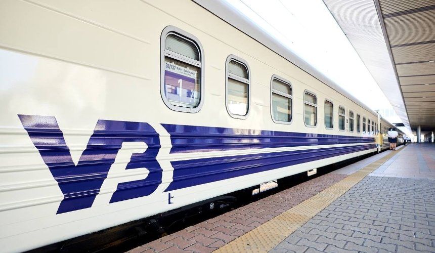 «Укрзализныця» запустила дополнительные поезда на праздники: список рейсов