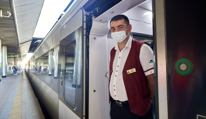 УЗ открыла новую вакансию вокзальных стюардов: что они будут делать