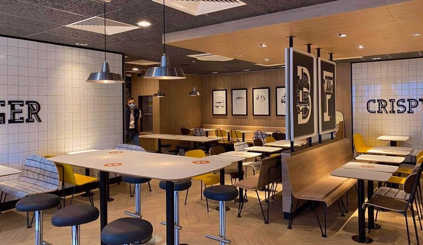 На «Лукьяновской» открылся обновленный McDonald’s: как он выглядит