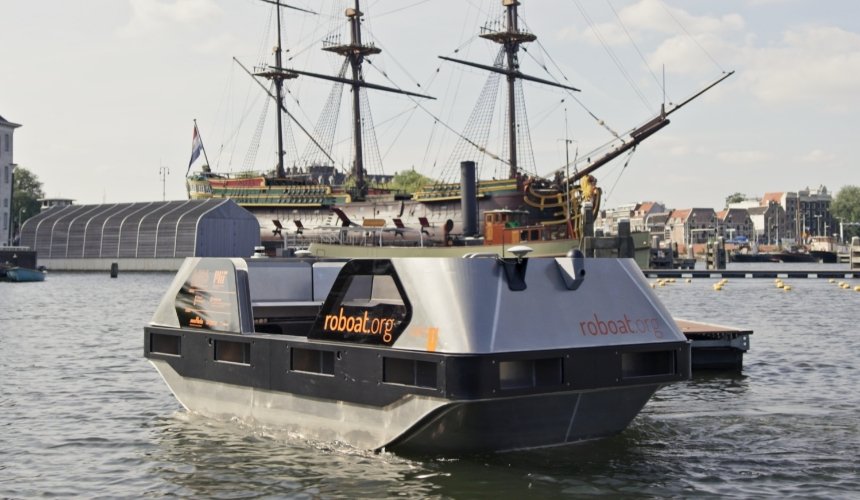 В Амстердаме запустили беспилотные лодки-такси
