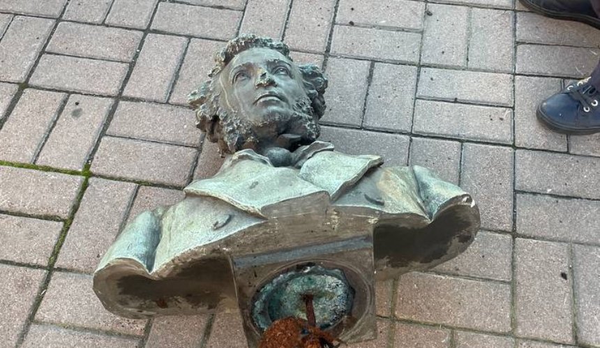 У Києві знесли пам’ятник Олександру Пушкіну