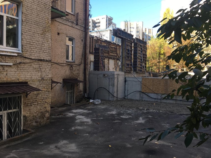 Незаконне будівництво на вулиці Тургенєвській