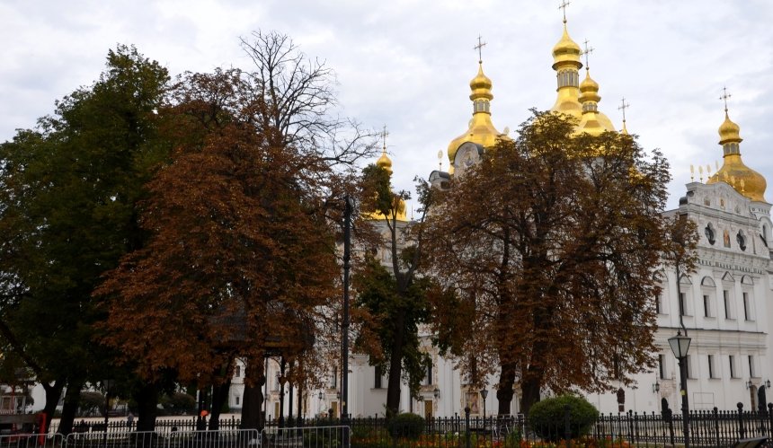 У "Києво-Печерській Лаврі" обстежили 200-літні каштани: понад 30 дерев потребують додаткового огляду 