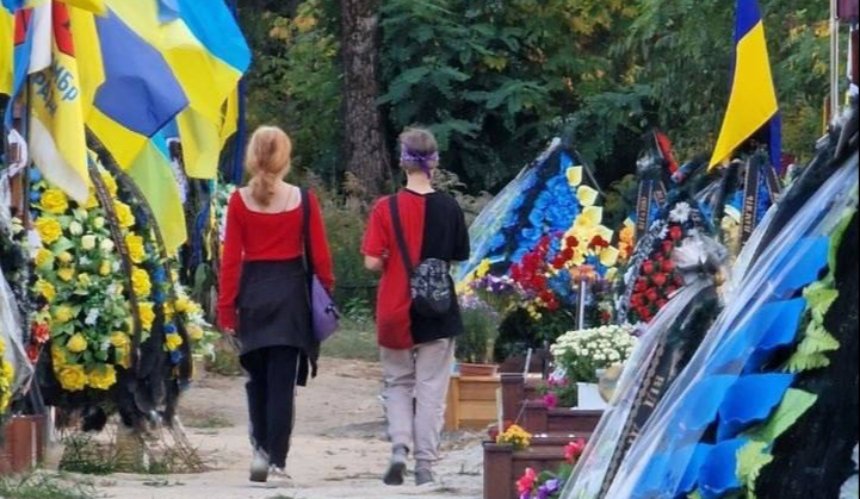 У Києві діти заради розваг обкрадали могили полеглих воїнів