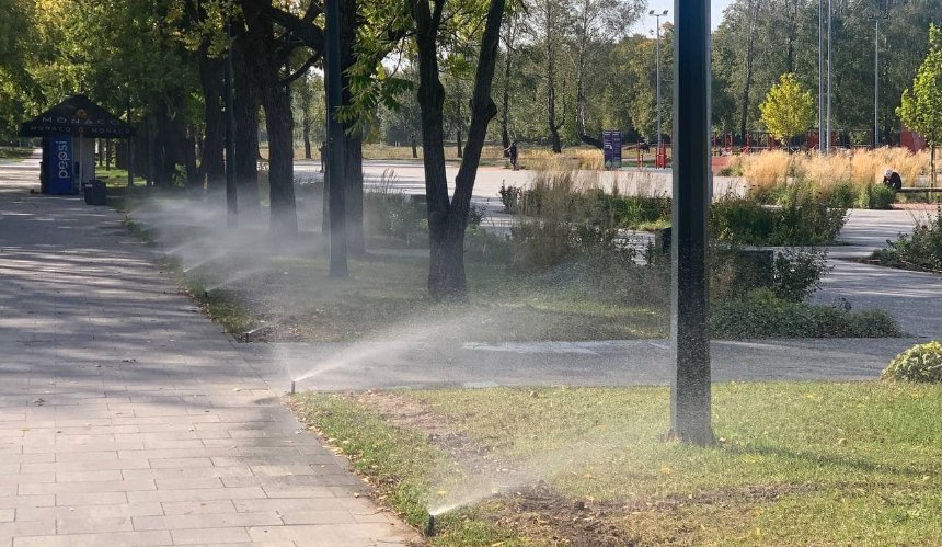 Усі газони урбан-парку на ВДНГ обладнали автоматичним поливом: фото