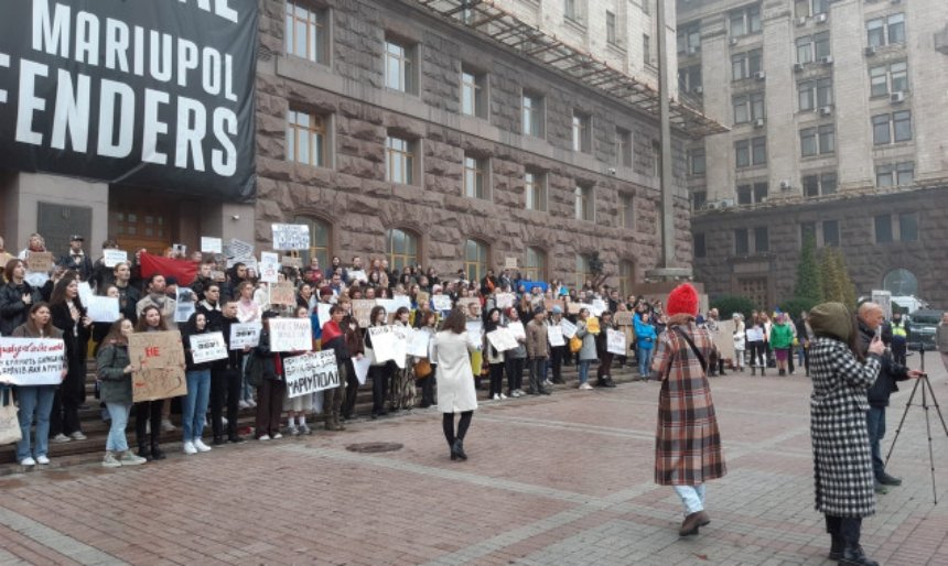 Під КМДА на мітингу громадяни вчергове вимагали посилити підтримку ЗСУ: просять 20% бюджету Києва на 2024 рік направити на допомогу армії