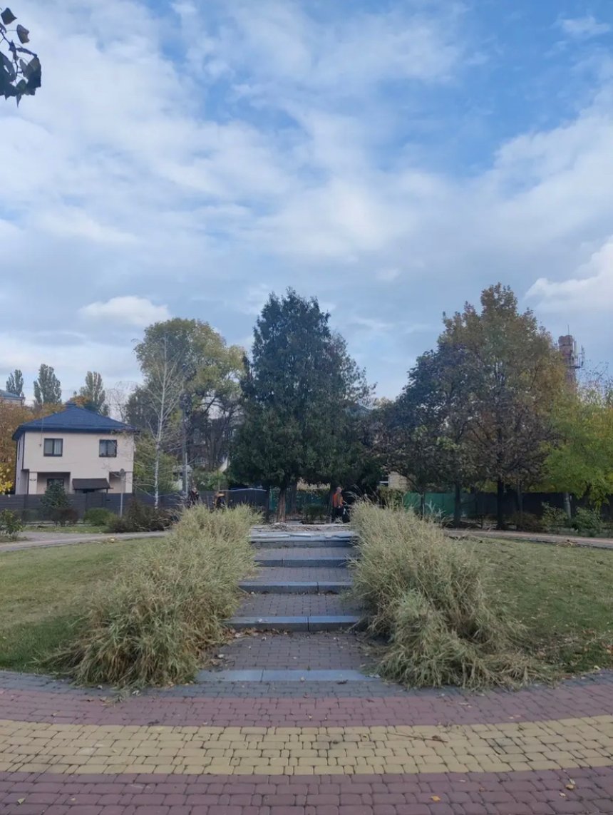 На Нивках у Києві демонтували пам'ятник більшовику Кирпоносу