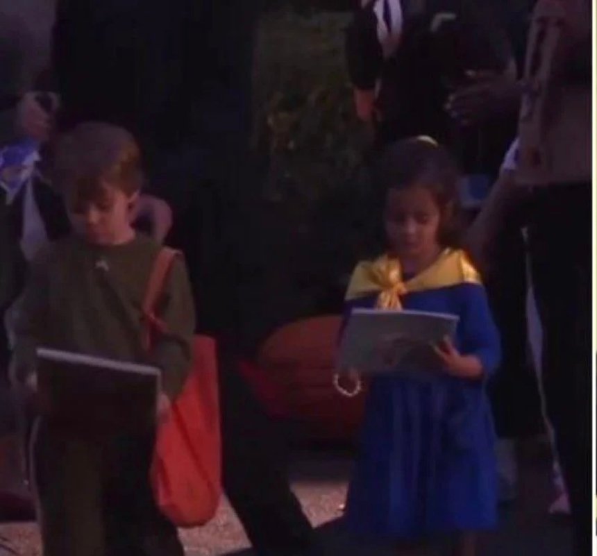 Діти держсекретаря США прийшли на Гелловін у костюмах на підтримку України