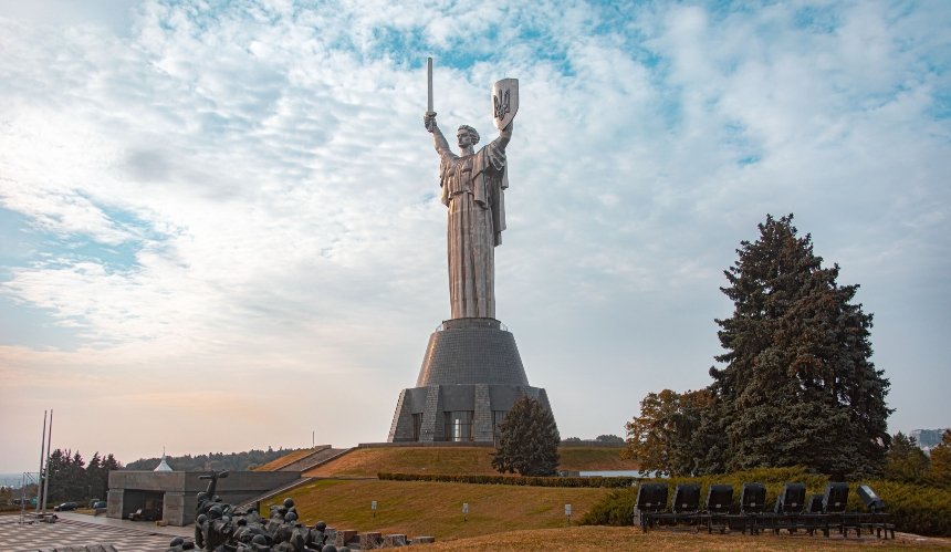 На щиті "Батьківщини-матері" усунули недоліки