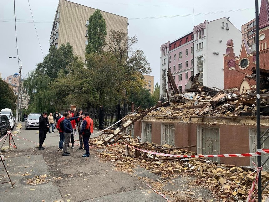 У Києві розбирають садибу Зеленських