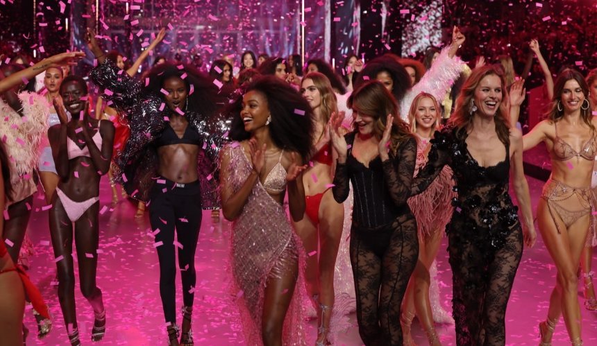 У Нью-Йорку вперше за 6 років відбулося Victoria's Secret Fashion Show: фото