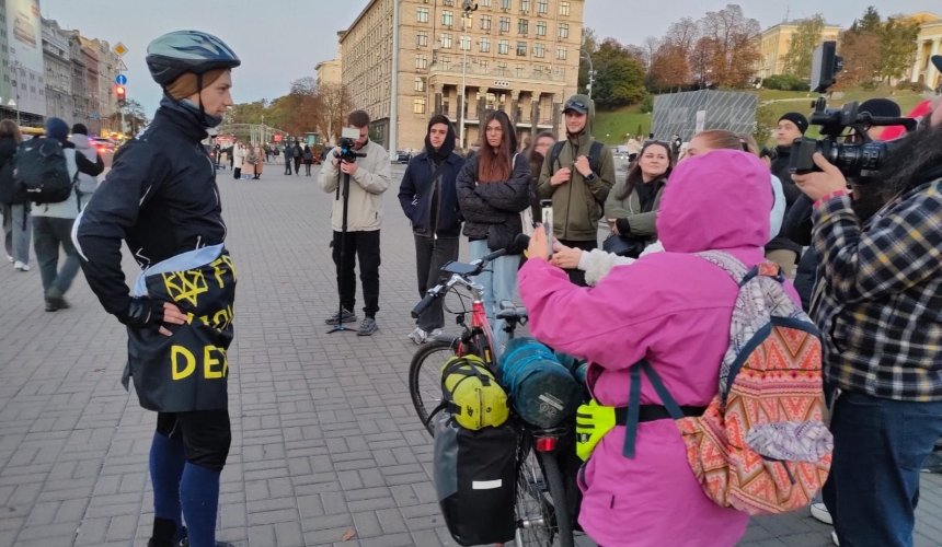 Активіст проїхав на велосипеді від Варшави до Києва