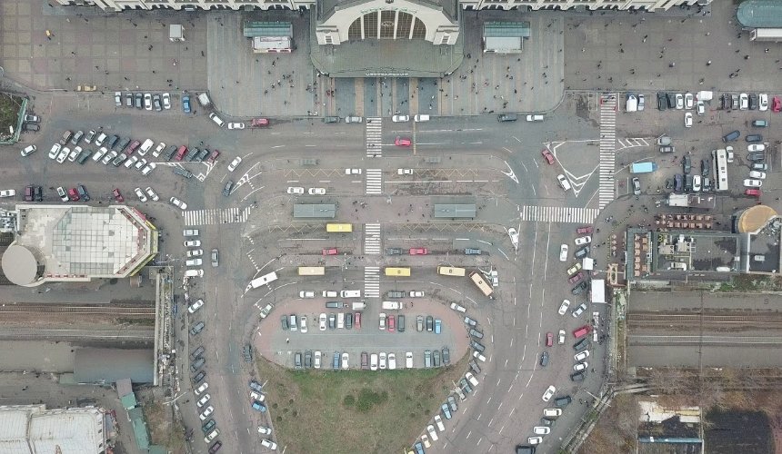 На Вокзальній площі у Києві впорядковують транспортні потоки: схема напрямків руху