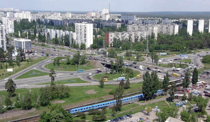 У Києві на місяць обмежать рух транспорту Броварським проспектом: деталі