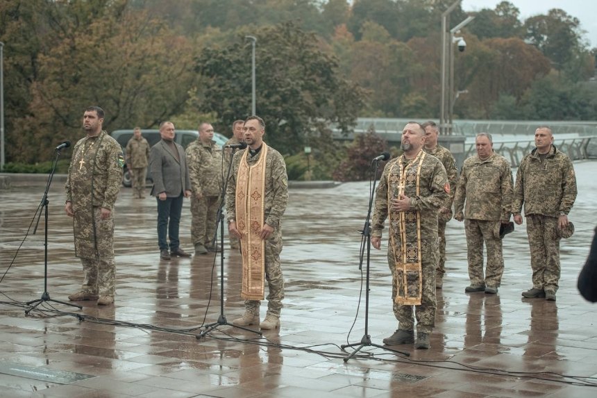 На Алеї Захисників у Києві відкрили новий пам'ятний знак воїнам ТрО