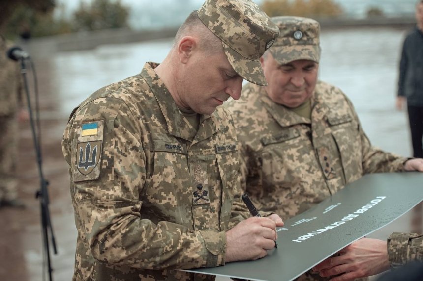 На Алеї Захисників у Києві відкрили новий пам'ятний знак воїнам ТрО