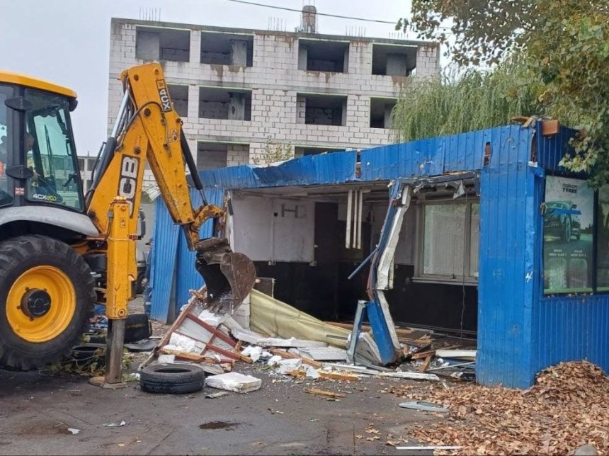 У Києві демонтували СТО, що вдвічі перевищувала дозволену площу