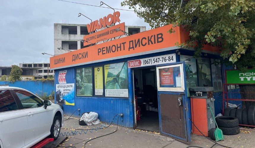 У Києві демонтували СТО, що вдвічі перевищувала дозволену площу: фото