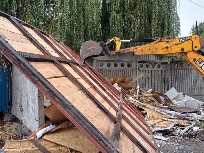 У Києві демонтували СТО, що вдвічі перевищувала дозволену площу