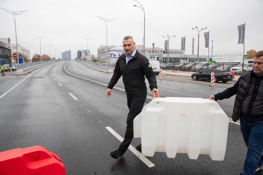 У Києві відкрили рух оновленим шляхопроводом на вулиці Новокостянтинівській У Києві відкрили рух оновленим шляхопроводом на вулиці Новокостянтинівській