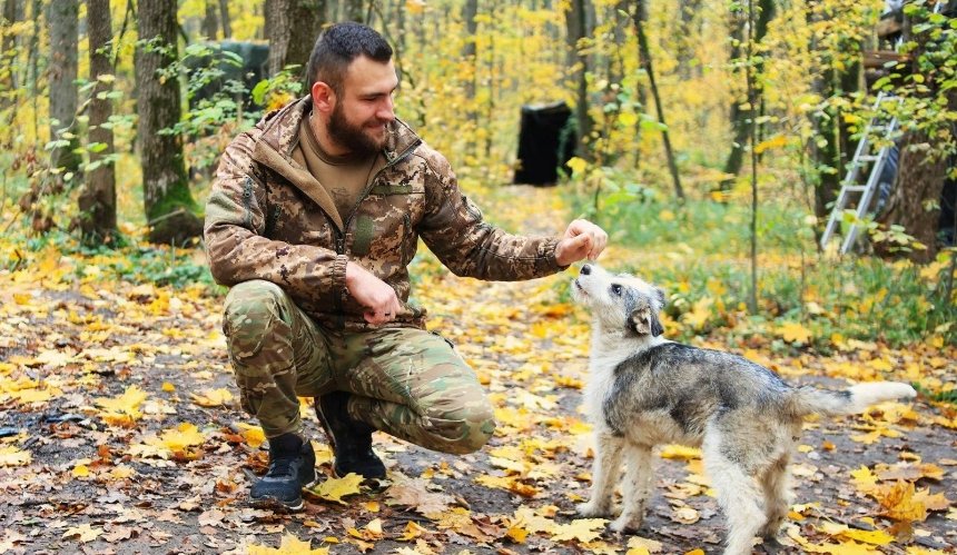 Генштаб ЗСУ показав військових із врятованими тваринами на фронті: фото
