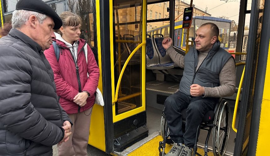 Водії "Київпастрансу" проходять тренінги з допомоги маломобільним пасажирам
