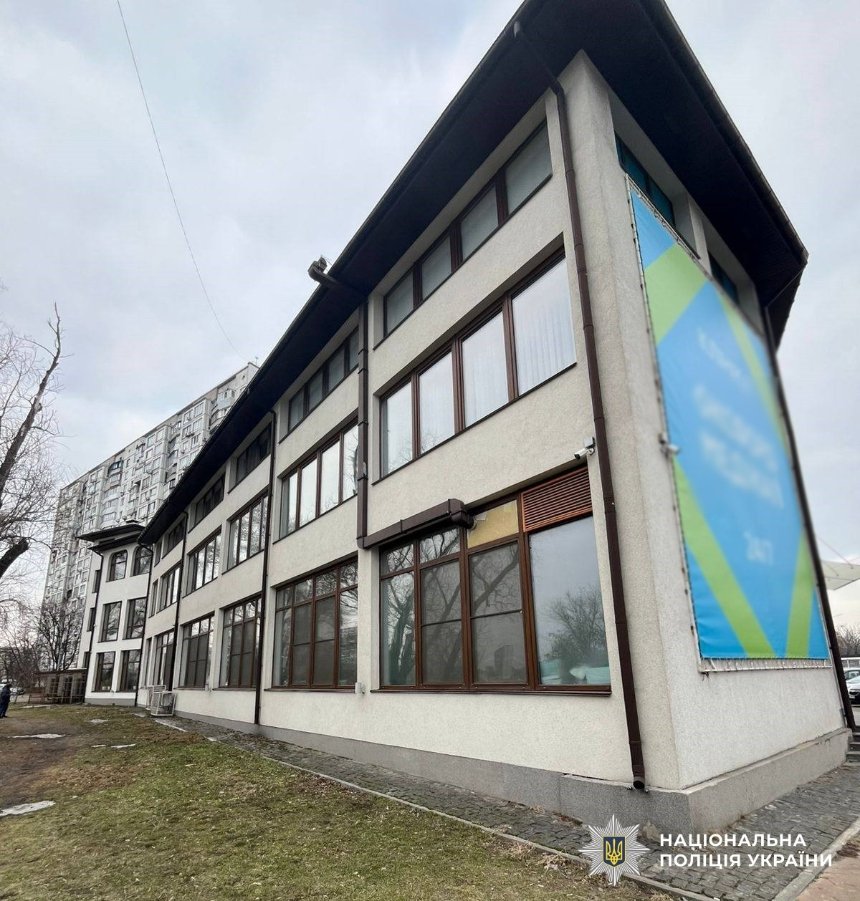 Фото: Поліція Києва На озері Тельбін у Києві незаконно звели приміщення і здавали в оренду — прокуратура