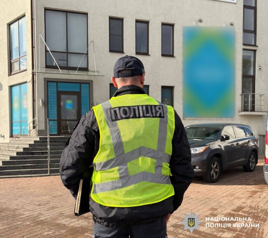 Фото: Поліція Києва На озері Тельбін у Києві незаконно звели приміщення і здавали в оренду — прокуратура