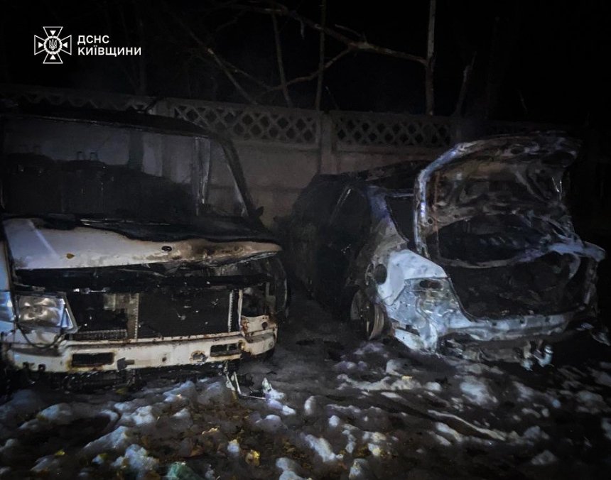 В Борисполі внаслідок ворожої атаки загорівся двоповерховий приватний житловий будинок