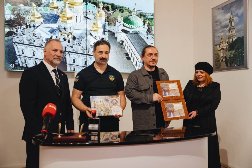 Укрпошта випускає набір до 100-річчя Нацзаповідника "Києво-Печерська лавра"