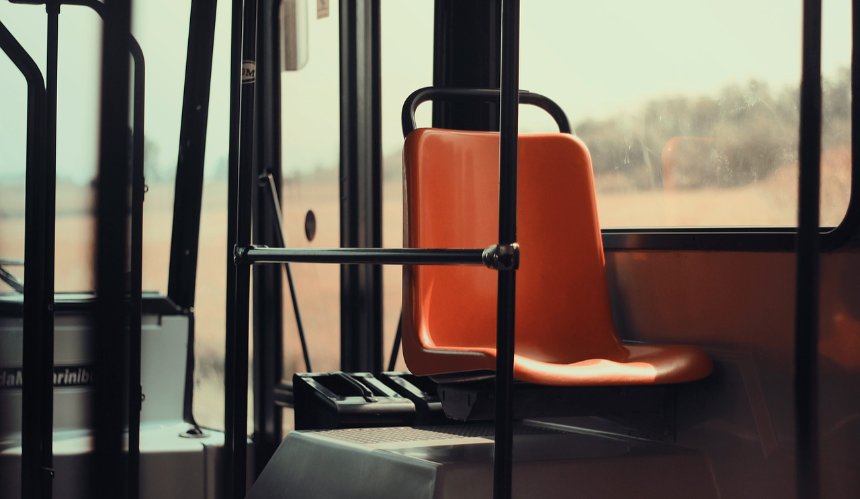Два автобуси змінили рух та курсують з лівого на правий берег через Дарницький міст: схема