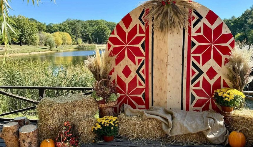 У парку "Партизанська слава" у Києві облаштували тематичну фотозону: як вона виглядає