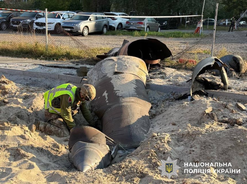 У Дарницькому районі розміновують нездетоновану балістичну ракету