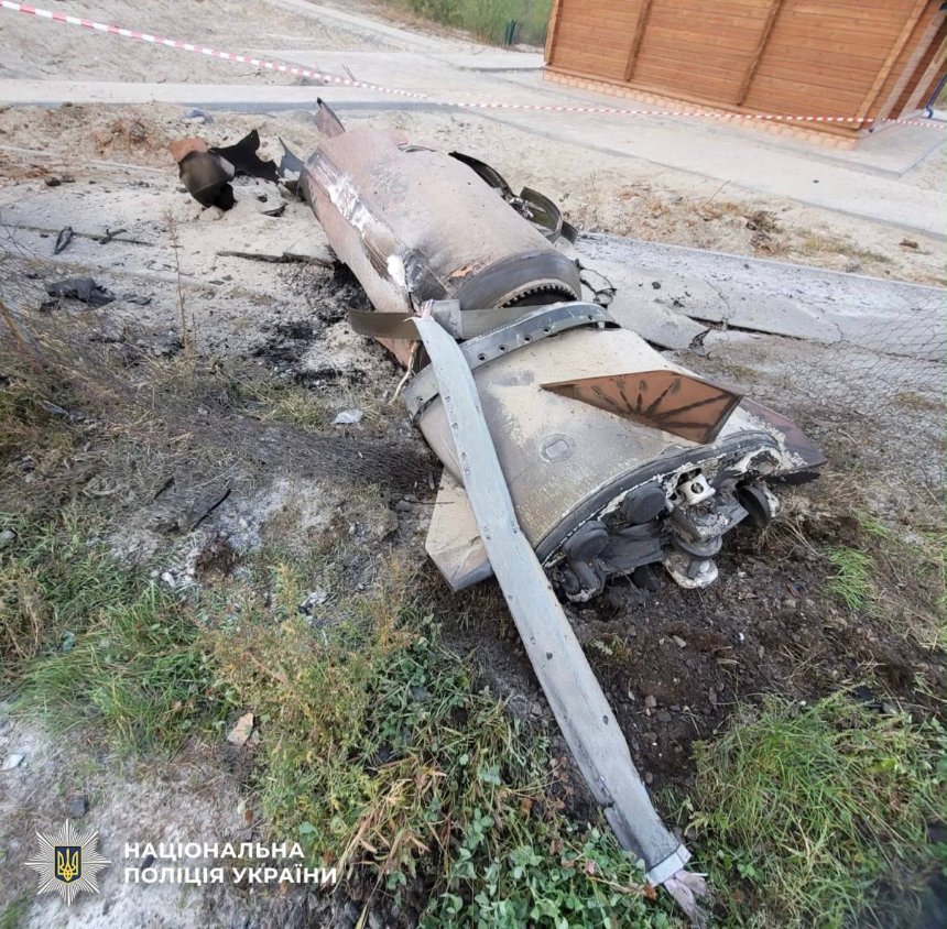 У Дарницькому районі розміновують нездетоновану балістичну ракету