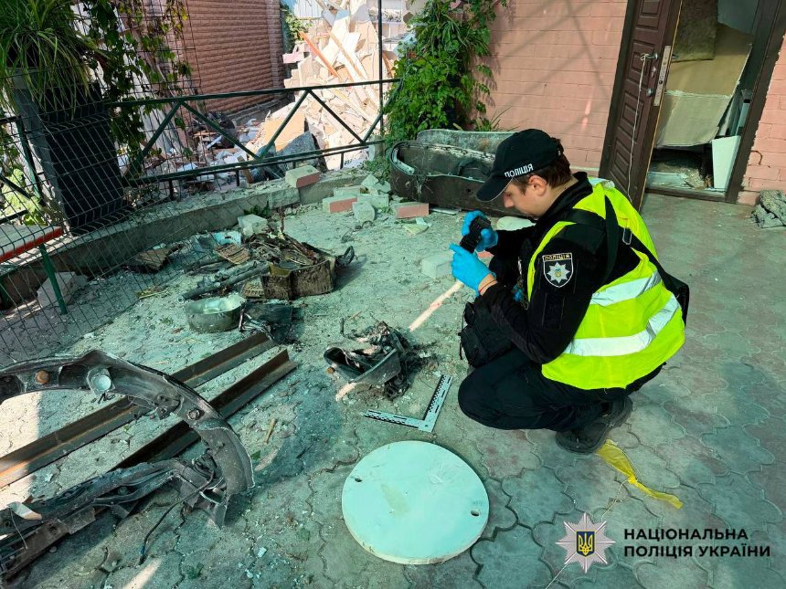 У двох районах Києва знешкодили бойові частини балістичних ракетУ двох районах Києва знешкодили бойові частини балістичних ракет