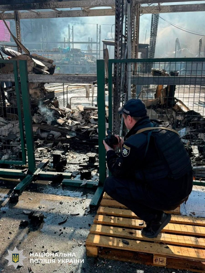 Ворог ударив по магазину в Солом’янському районі Києва