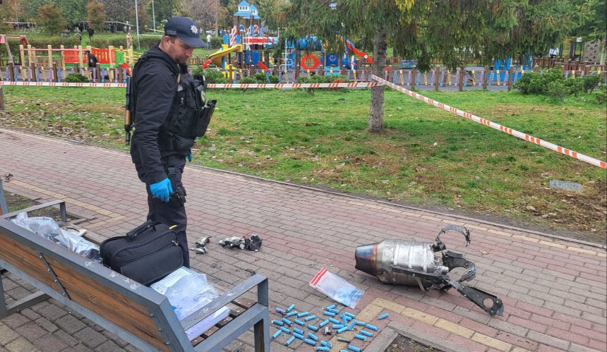 Ворожа атака на Київ 13 жовтня: уламки дрона впали у парку "Орлятко", є поранені