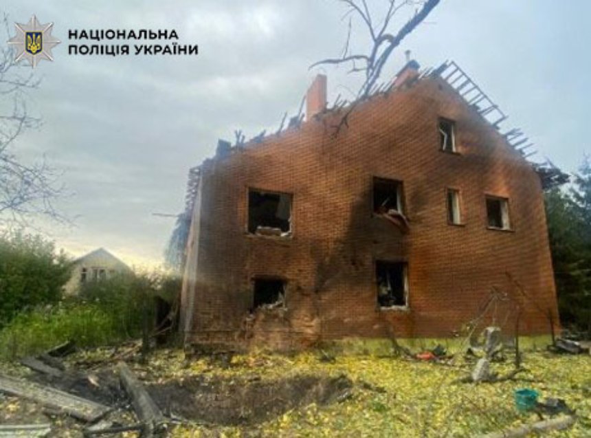Уламки ворожого дрона вдень 13 жовтня впали у парку "Орлятко"