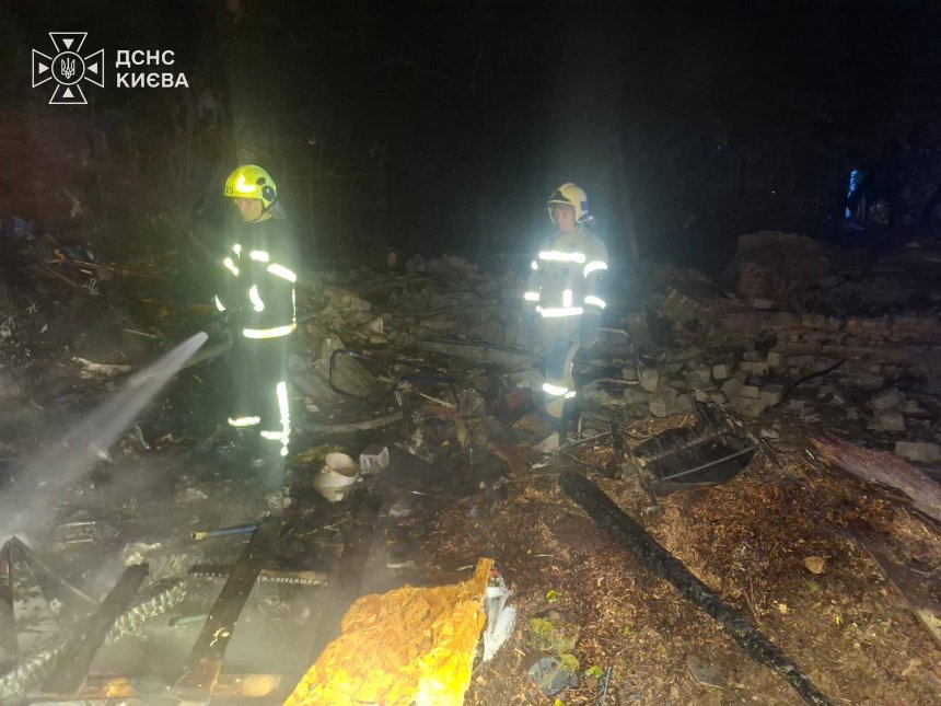 В Оболонському районі через ранкову атаку пошкоджено приватний будинок