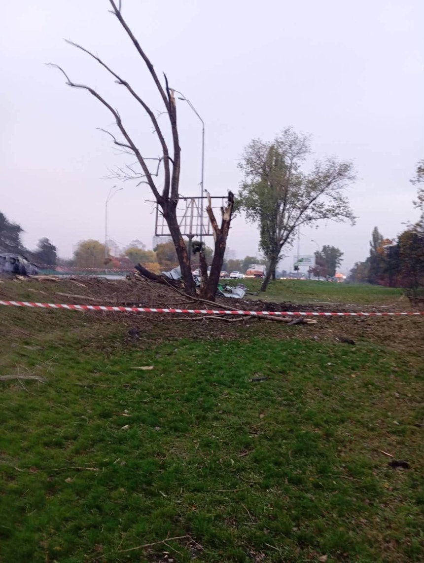 У Києві внаслідок нічної атаки зазнав пошкоджень парк "Кіото"