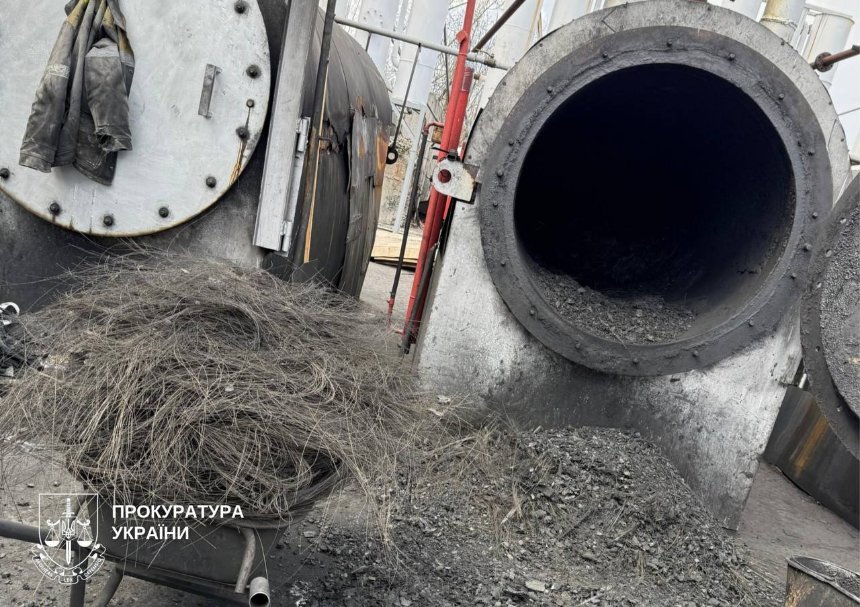У Києві підприємство роками спалювало шини та забруднювало землю
