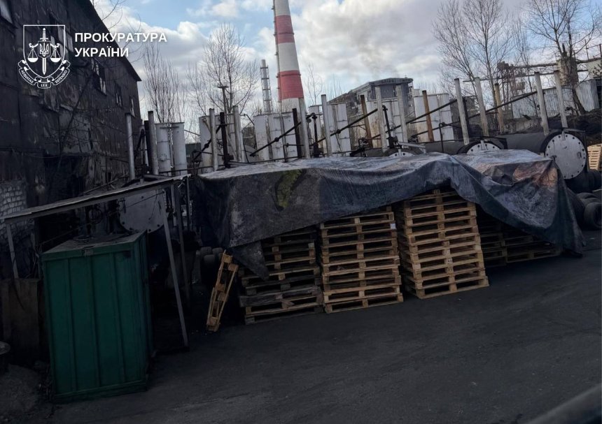 У Києві підприємство роками спалювало шини та забруднювало землю