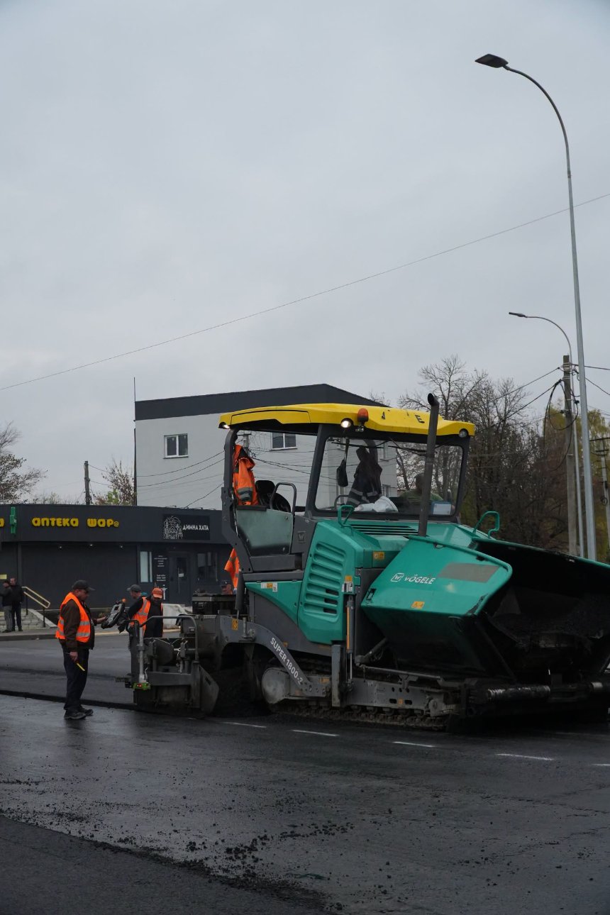 У Бородянці триває оновлення вулиці Центральної