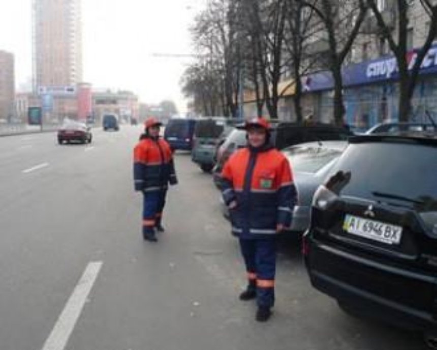 В Киеве появилась первая женская бригада парковщиц (ФОТО)