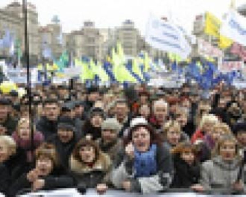 Оппозиционеры ушли с Майдана, но обещали вернуться 1 декабря